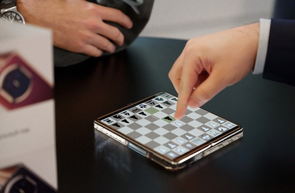 Первый в мире сеанс одновременной игры на складных смартфонах HUAWEI Mate X7