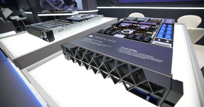 Компания Yadro начала прием заказов на первую отечественную All-NVMe систему хранения данных Tatlin.Afa