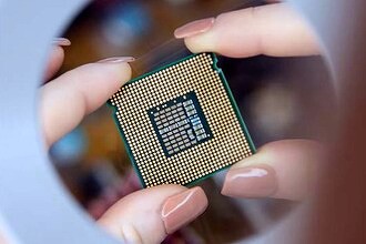 Тонущая Intel переименует свои классические процессоры, чтобы их лучше покупали. Идея украдена у Apple