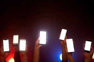 В России созданы суперпродвинутые экраны для смартфонов и планшетов. Они в разы ярче, экономичнее и дешевле OLED