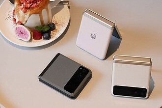 Что Samsung не смогла, сделали китайцы. Легендарный бренд выпустил дешевый смартфон с гибким дисплеем. Цена, видео