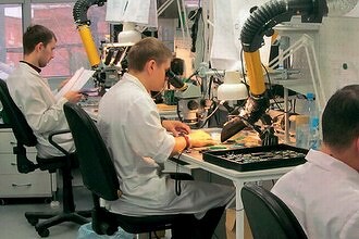 Российскую электронику некому выпускать. Специалистов «ловят» на большие зарплаты, но они не попадаются