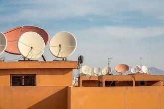 Не звонить, только смотреть. Россиян лишают современных 5G-сетей из-за спутникового ТВ