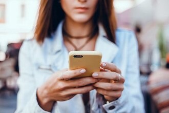 Продажи новых смартфонов рушатся восьмой квартал подряд. Продажи подержанных мобильников бьют исторические рекорды