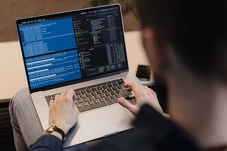 Российская ИТ-сфера закончила рост. Число вакансий падает, конкурс на них вырос в разы
