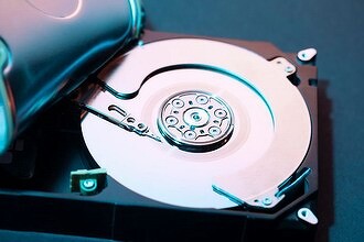 Жесткие диски сопротивляются натиску SSD до последнего. Начались продажи революционных HDD с рекордной емкостью