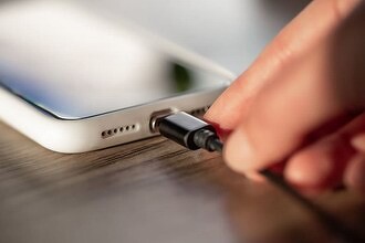 Аккумуляторы в новых iPhone деградируют с невероятной скоростью. Пользователи негодуют
