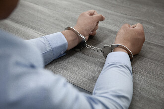 Вице-президента ИТ-компании посадили после пропажи миллиардов, выделенных на банковскую инфраструктуру