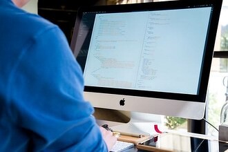 Английский больше не нужен. В России резко снизился спрос на программистов, знающих иностранные языки