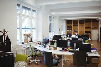 Владелец компании заменил всех работников ИИ-ботом: «Он в 100 раз умнее и в 100 раз дешевле»