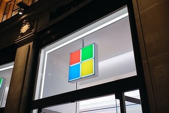 Microsoft вопреки санкциям бесплатно продлевает лицензии российским вузам и школам. Отечественных конкурентов это жутко бесит