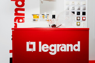 Разработчик «умных» систем для домов Legrand продал заводы россиянам и бежал из страны