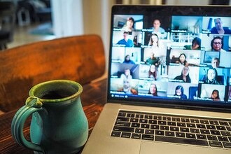 В России катастрофическая нехватка работников. Компании вынужденно берут людей на удаленку, число таких вакансий выросло вдвое
