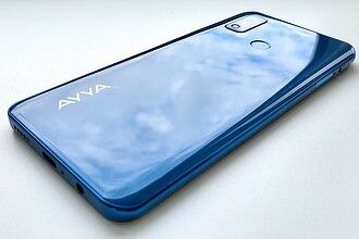 Российский антишпионский смартфон без Android протестирован CNews. На что способен AYYA T1 с «Авророй»?