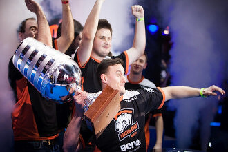 Легендарную киберкоманду Virtus.pro сняли с турнира из-за россиян в ее составе