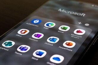 Microsoft убивает Outlook. Легендарный почтовый сервис превратился в шпиона, официально сливающего письма сотням «третьих лиц». Опрос
