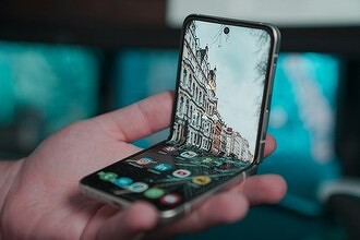 В мире складных смартфонов зреет революция: они перестанут быть жутко дорогими. Samsung строит дешевую версию базового уровня