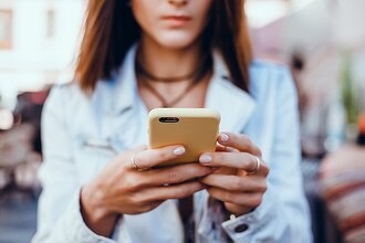 Новые смартфоны больше не нужны. Из-за инфляции и геополитических кризисов пользователи бешеными темпами переходят на подержанные мобильники