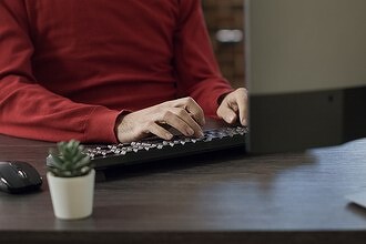 Миллиарды на импортозамещении. Российский бизнес массово бросился скупать отечественные ОС. Рост продаж колоссальный