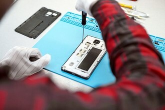 Симметричный ответ россиян на рост цен. В России полюбили ремонтировать смартфоны и бытовую технику