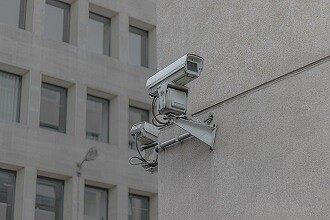 Создатели детекторов оружия на ИИ из США использует лоббистов, чтобы писать под себя законы и получать гранты