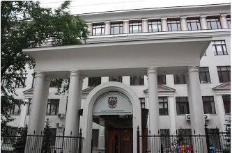 Финансовый университет при Правительстве покупает у компании с тремя сотрудниками тысячи ПК вдвое дешевле, чем у производителя