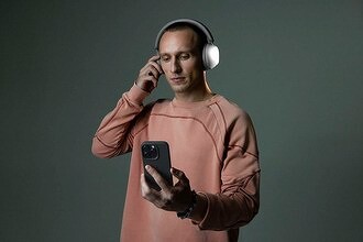 «Яндекс» выпустил наушники лучше и в разы дешевле Airpods Max. Видео