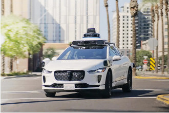 Беспилотный автомобиль Waymo был остановлен полицией