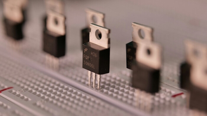 mosfet-700.jpg