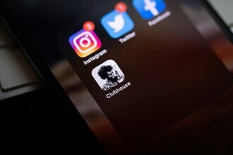 Instagram* прослушивает через микрофон всех пользователей