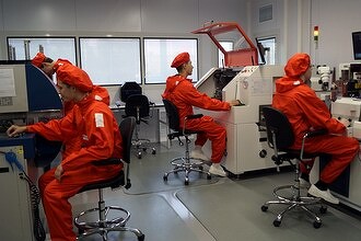 В России запущено суверенное производство дешевых микросхем в продвинутых корпусах из металлополимера мощностью миллионов штук в год