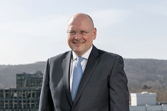Уволенному за связи с Россией главе кибербезопасноcти Германии вернут работу, поскольку связей не нашлось