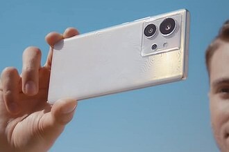 Смартфоны любимого россиянами бренда нещадно блокируются при выезде за границу. Решение максимально нелогичное и очень дорогое