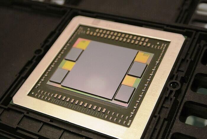 amd_fiji_gpu_package_with_gpu_hbm_memory_and_interposer_1.jpg