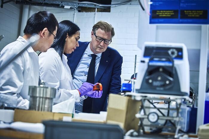 low-res_zhenyuan_xia_richa_chaudhary_leif_asp_in_the_lab.jpg