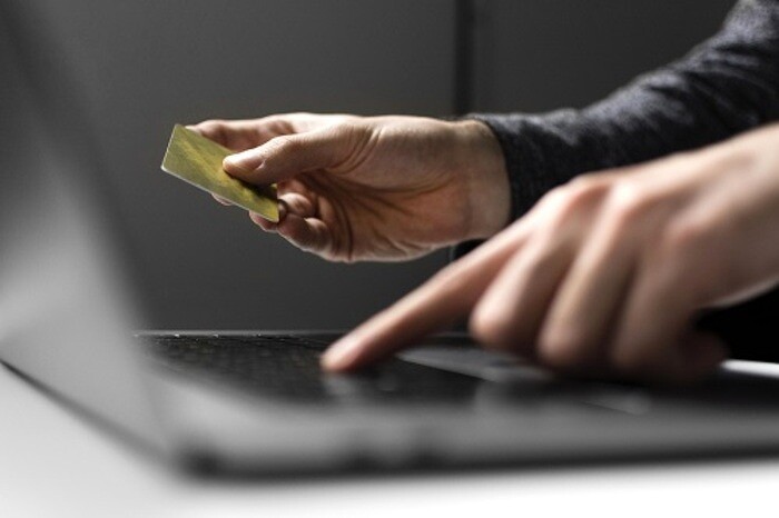 1_freepik_top-view-online-shopping-concept_1.jpg