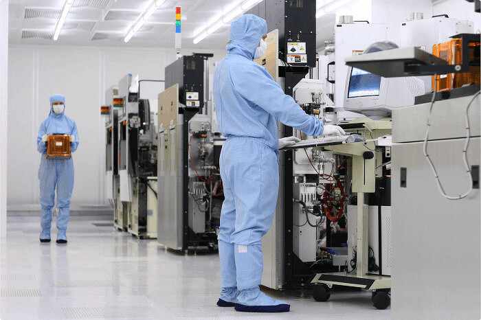 mikron700.jpg