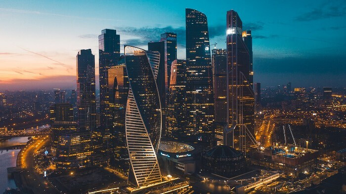 daniel-larionov-bg0lqmsqykk-unsplash700.jpg