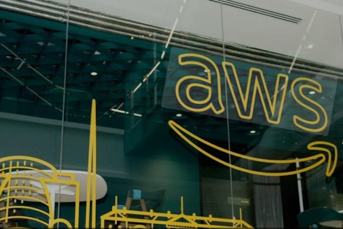 amazon700.jpg