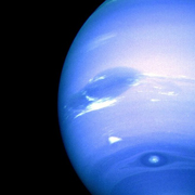 Почему Нептун теряет свои облака?
